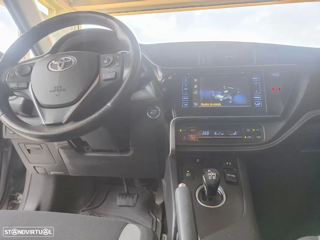 Toyota Auris Touring Sports 1.8 HSD Comfort+P.Sport - 20