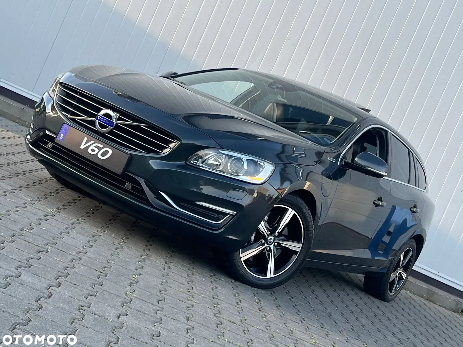 Volvo V60 D6 AWD Plug-in Hybrid Summum - 5