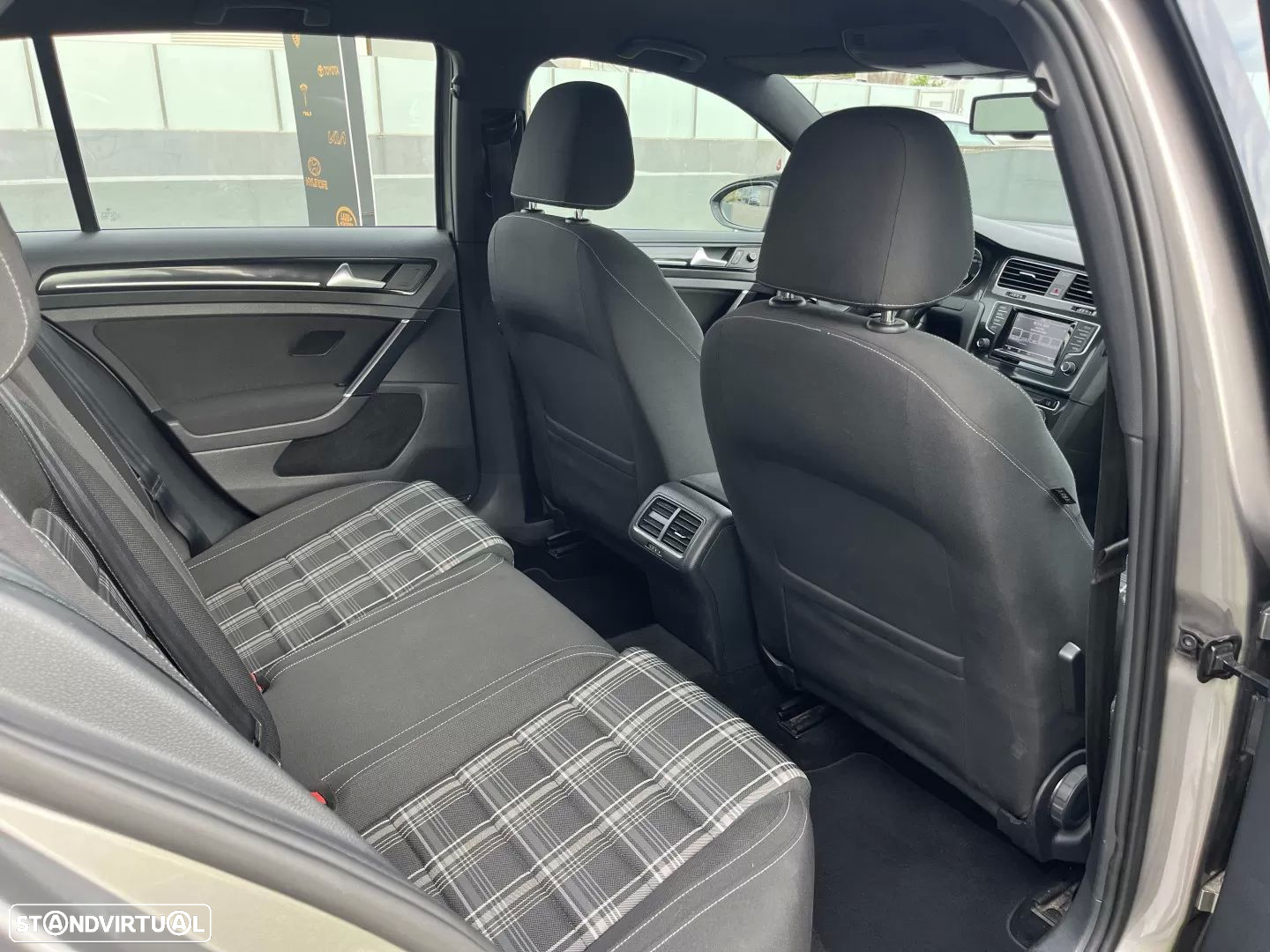VW Golf 2.0 TDi GTD DSG - 41