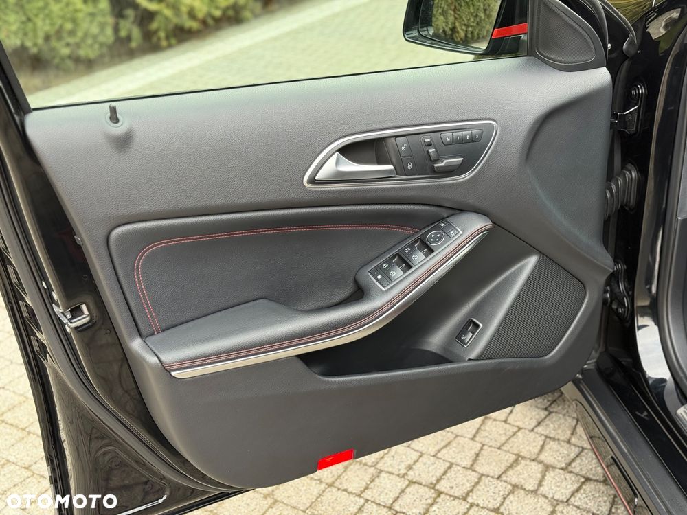 Mercedes-Benz GLA 45 AMG 4-Matic Edition 1 - 32