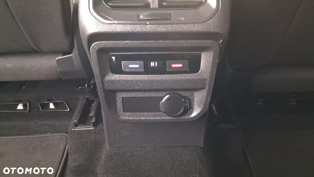 Volkswagen Tiguan 2.0 TDI SCR 4MOTION DSG URBAN SPORT - 27