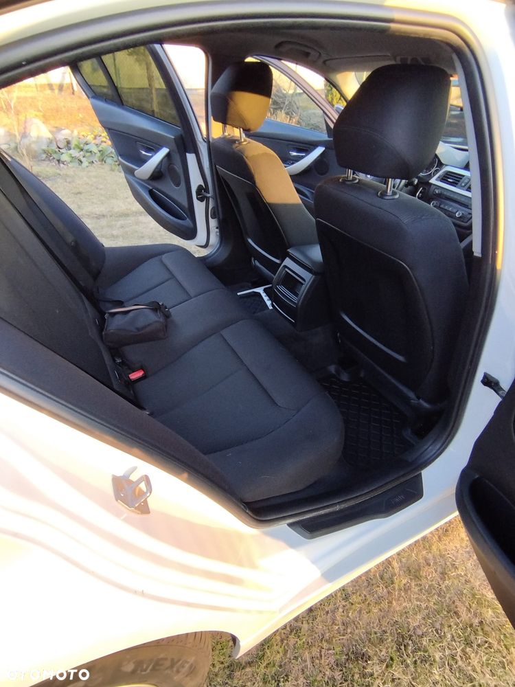 BMW Seria 3 318d - 11