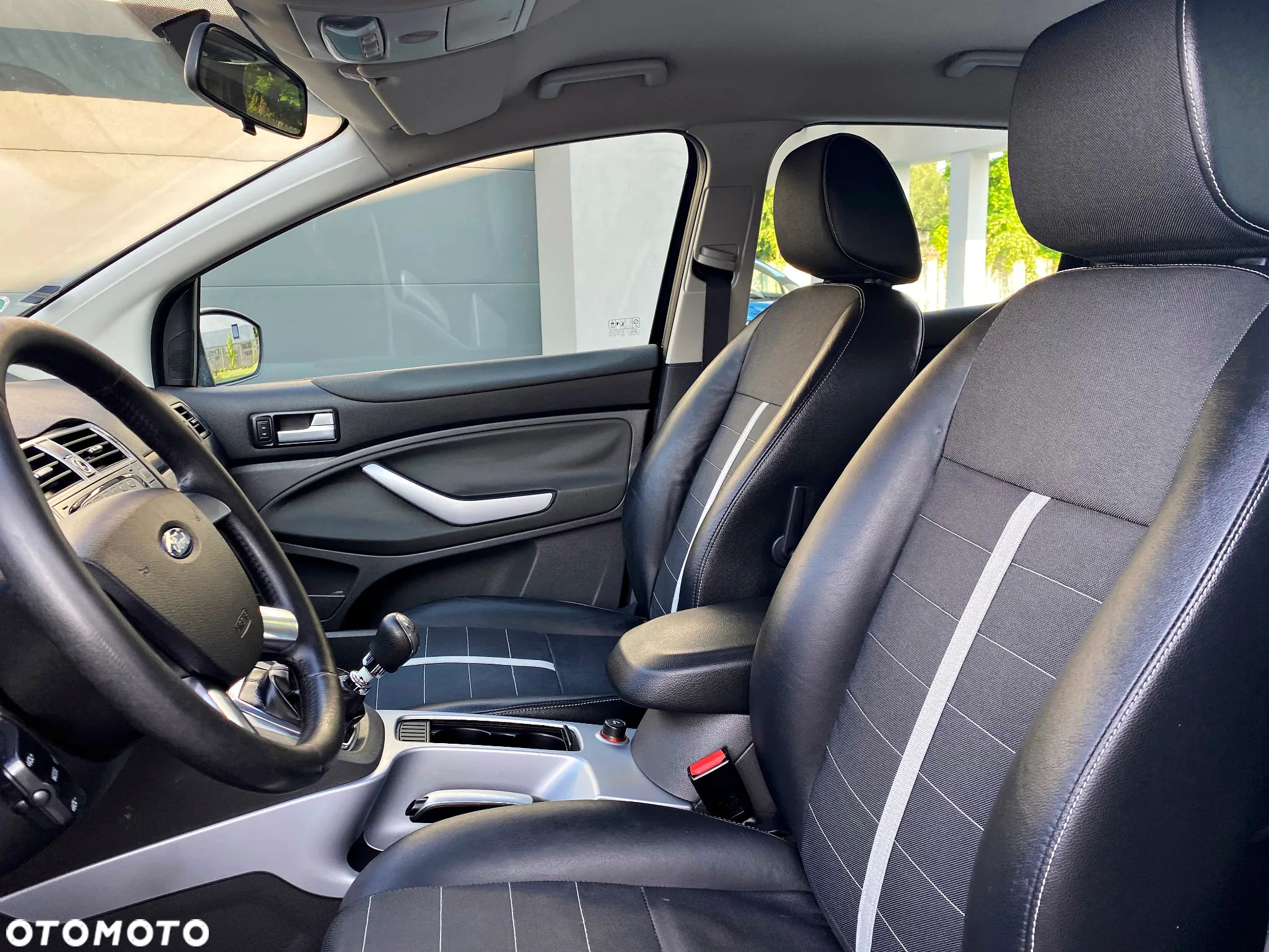 Ford Kuga 2.0 TDCi 2x4 Titanium - 8