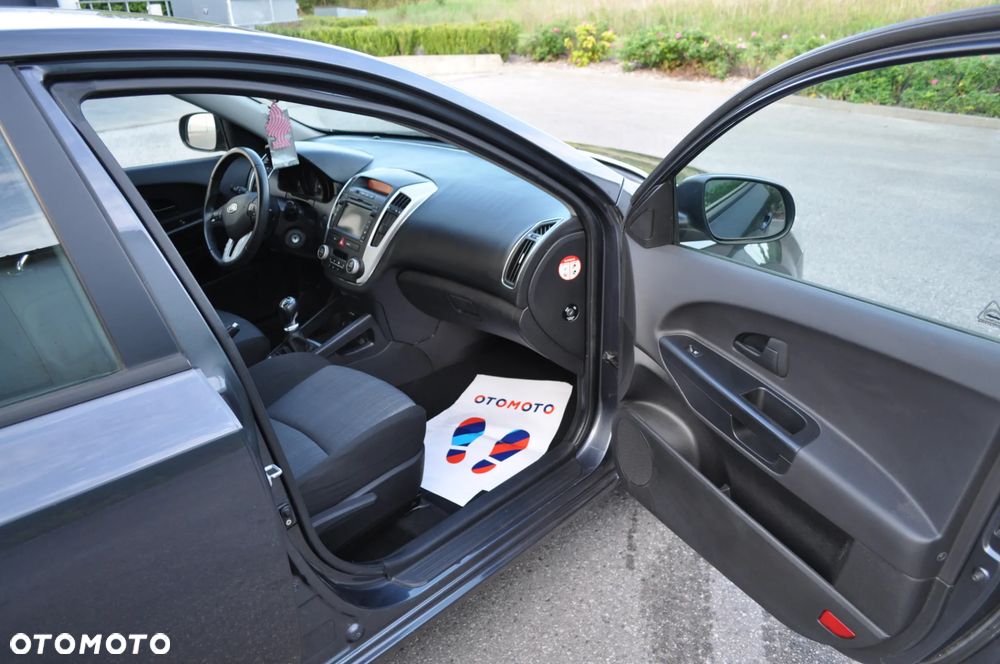 Kia Ceed - 13