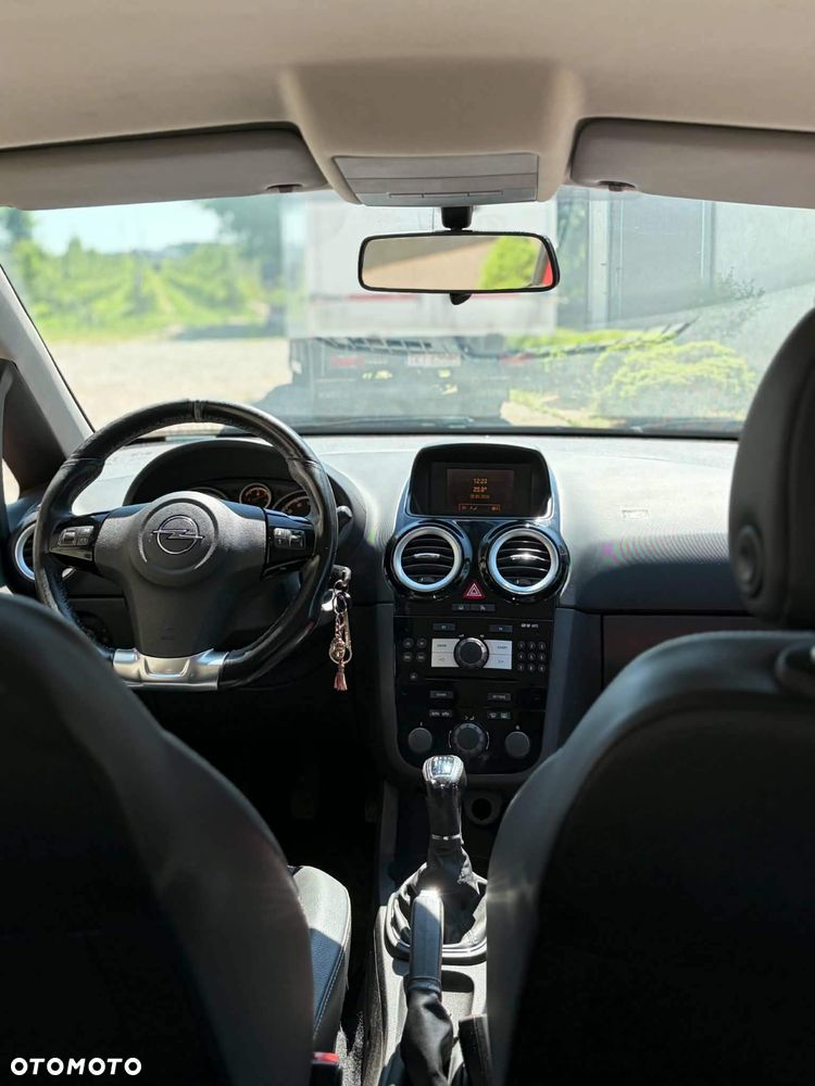 Opel Corsa 1.2 16V Cosmo - 3