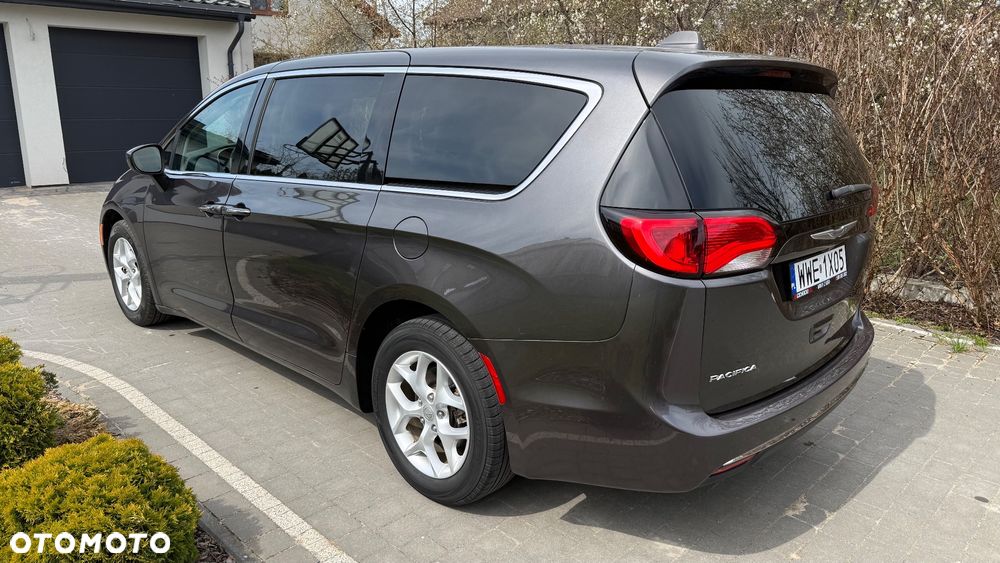 Chrysler Pacifica - 4