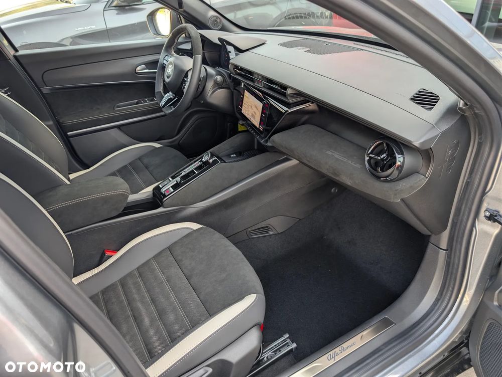 Alfa Romeo Junior 1.2 mHEV Sport Speciale eDCT - 30