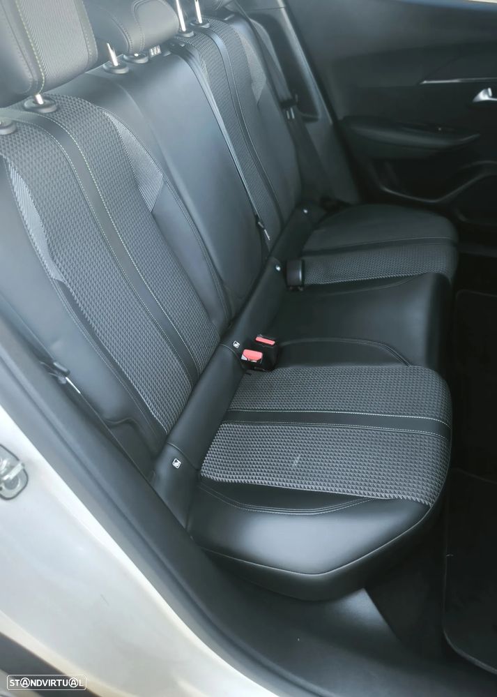 Peugeot 2008 1.2 PureTech GT Line EAT8 - 16