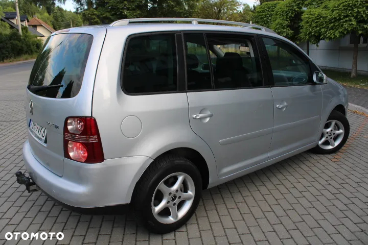 Volkswagen Touran 2.0 TDI Highline DSG - 21