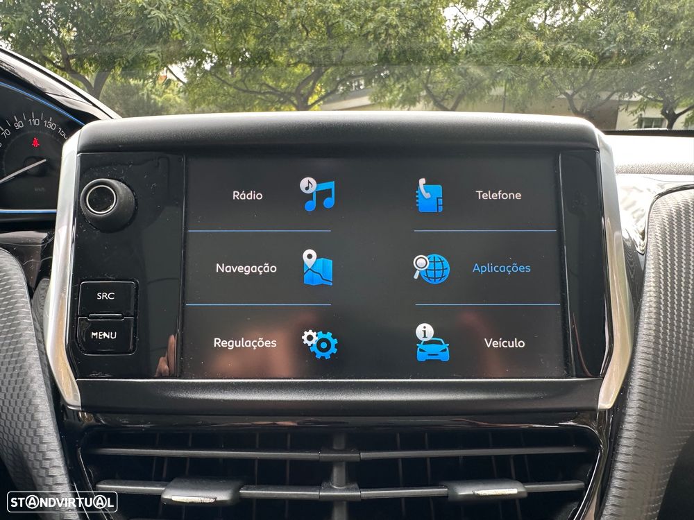 Peugeot 2008 1.2 PureTech Allure EAT6 - 24