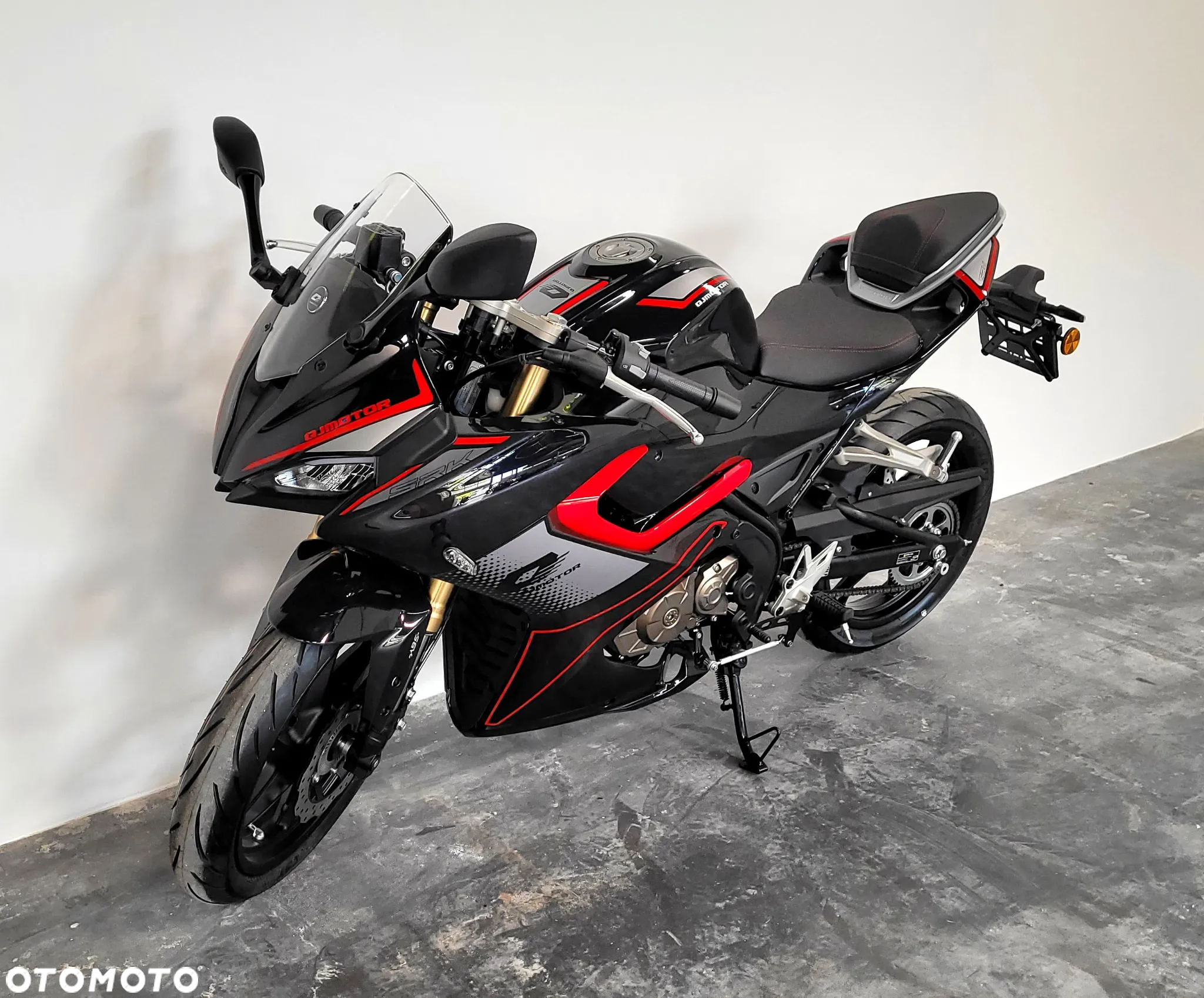 QJMOTOR SRK 125R - 6