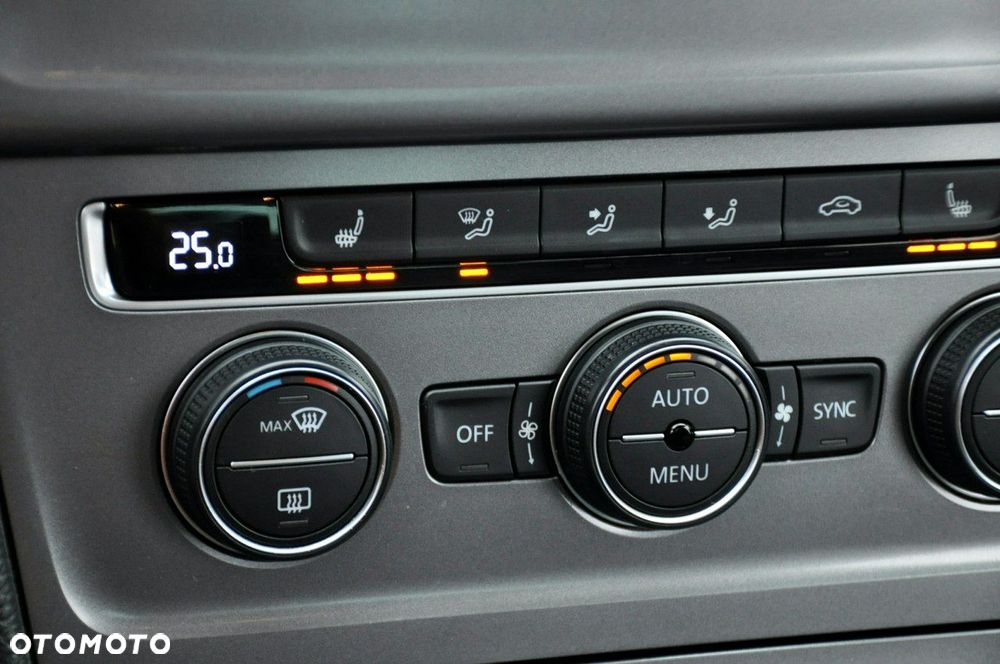 Volkswagen Golf - 34