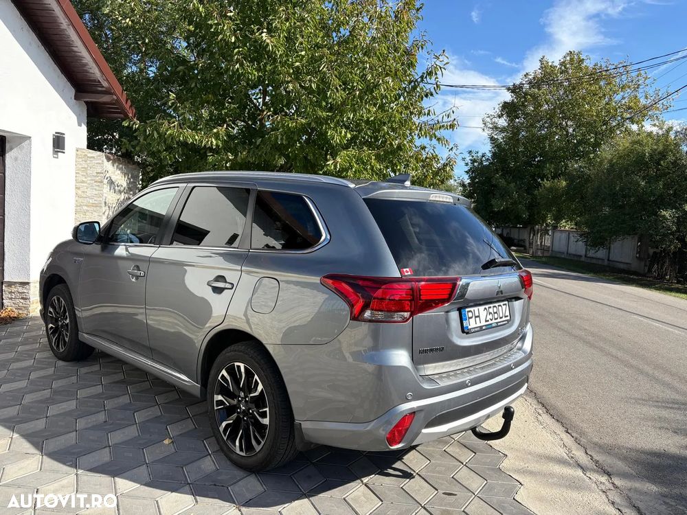 Mitsubishi Outlander 2.0 4WD Plug-In Hybrid Plus - 6