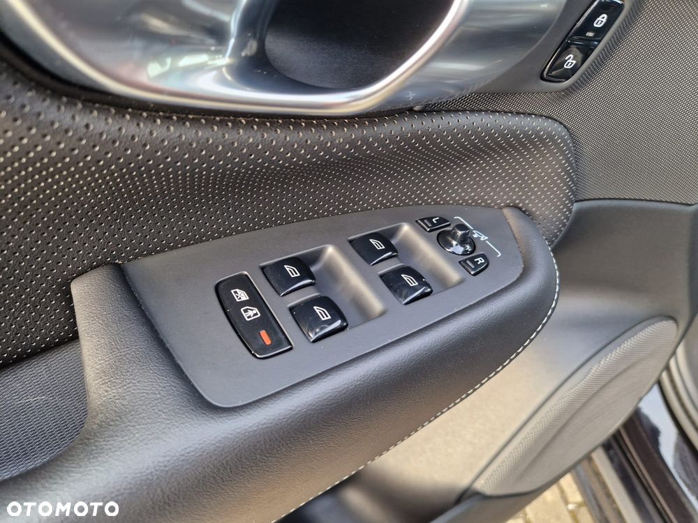 Volvo XC 90 B5 D AWD Ultimate Dark 7os - 22