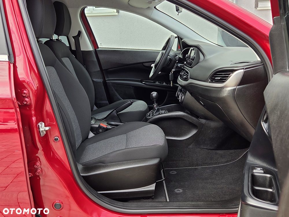 Fiat Tipo 1.4 16v Lounge EU6d - 25