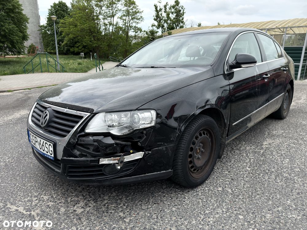 Volkswagen Passat - 1