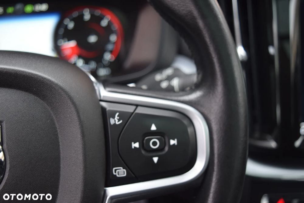 Volvo XC 60 D3 Momentum Pro - 22