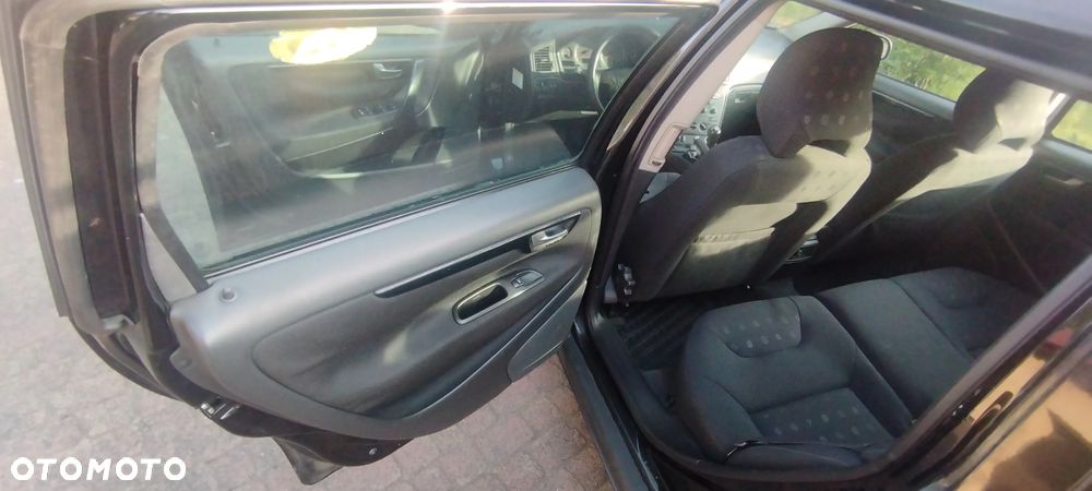 Volvo V70 D5 Comfort - 17