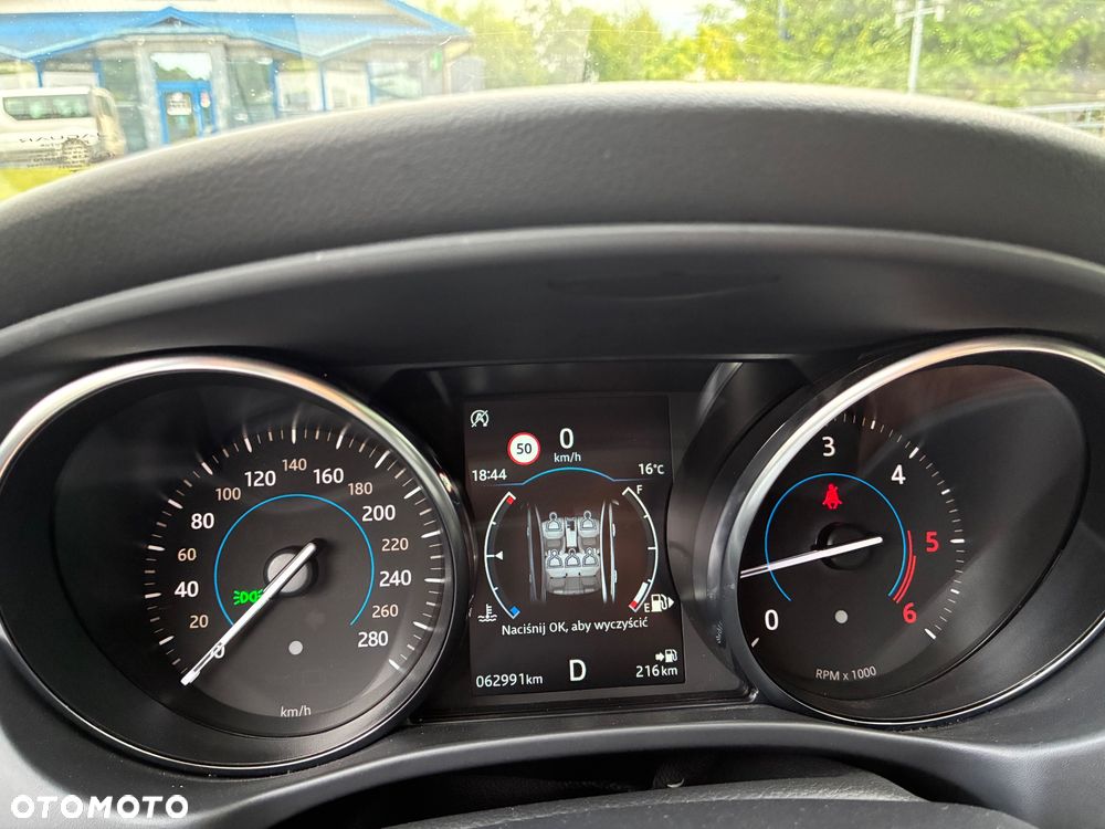 Jaguar XE 20d AWD Portfolio - 29