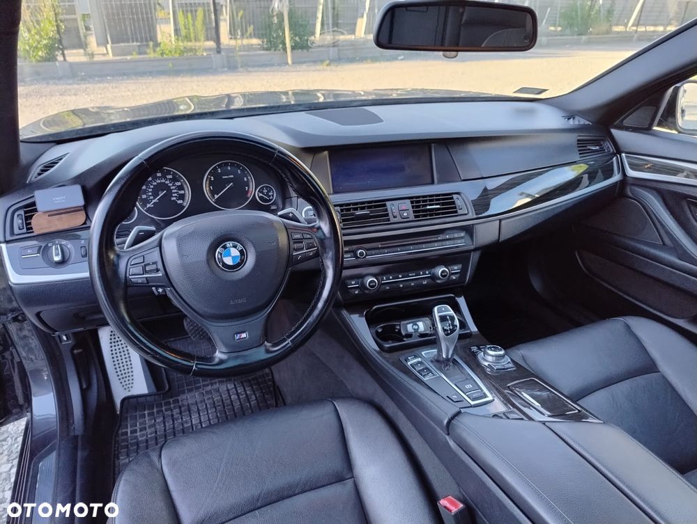 BMW Seria 5 535i Sport-Aut - 35