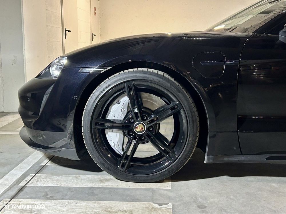 Porsche Taycan Turbo - 23