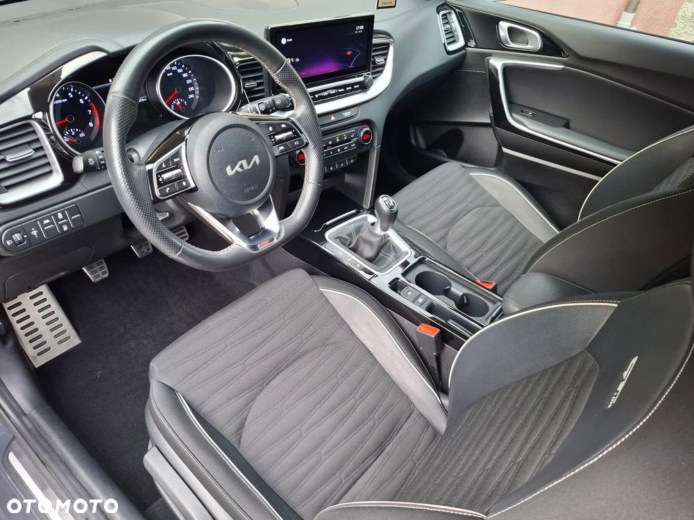 Kia ProCeed - 17