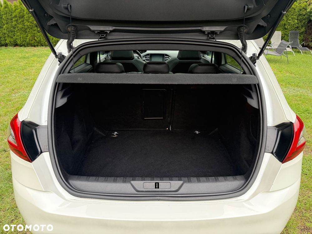 Peugeot 308 1.6 e-THP GTi by Sport S&S - 16
