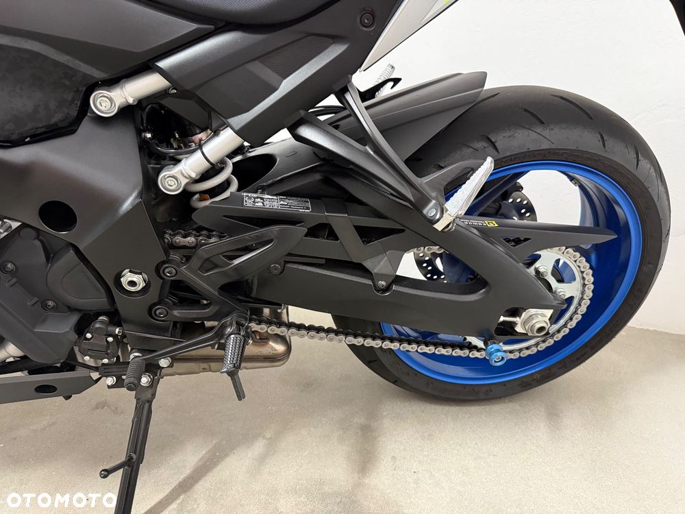 Suzuki GSX 1000 - 15