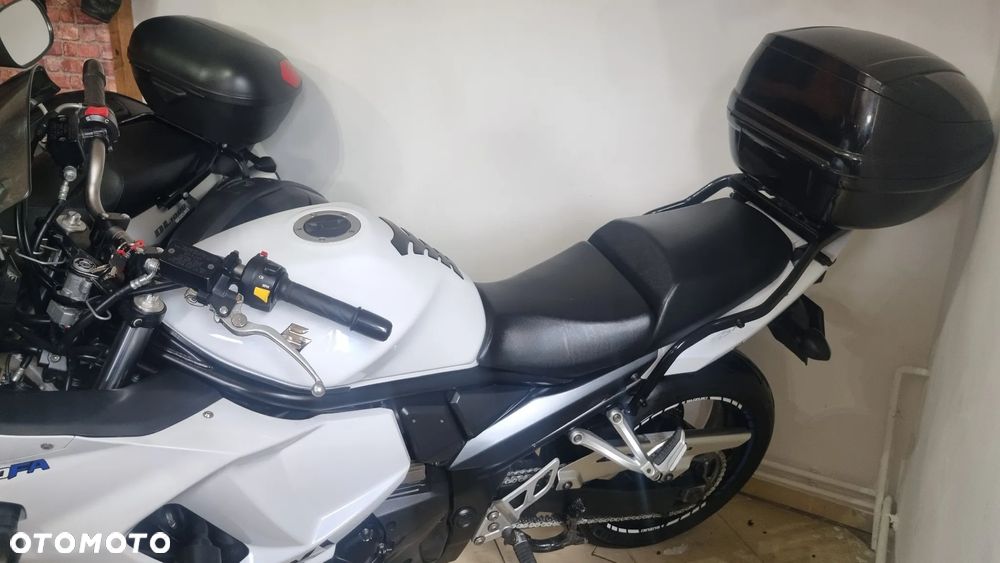 Suzuki GSX - 6