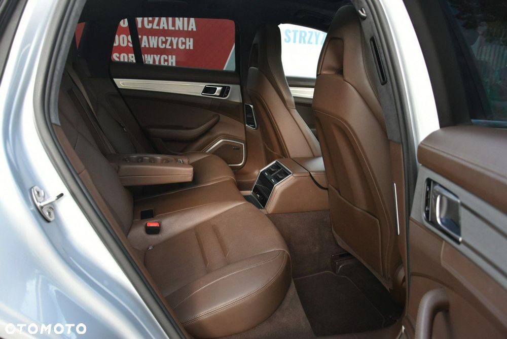 Porsche Panamera Turbo Sport Turismo - 13