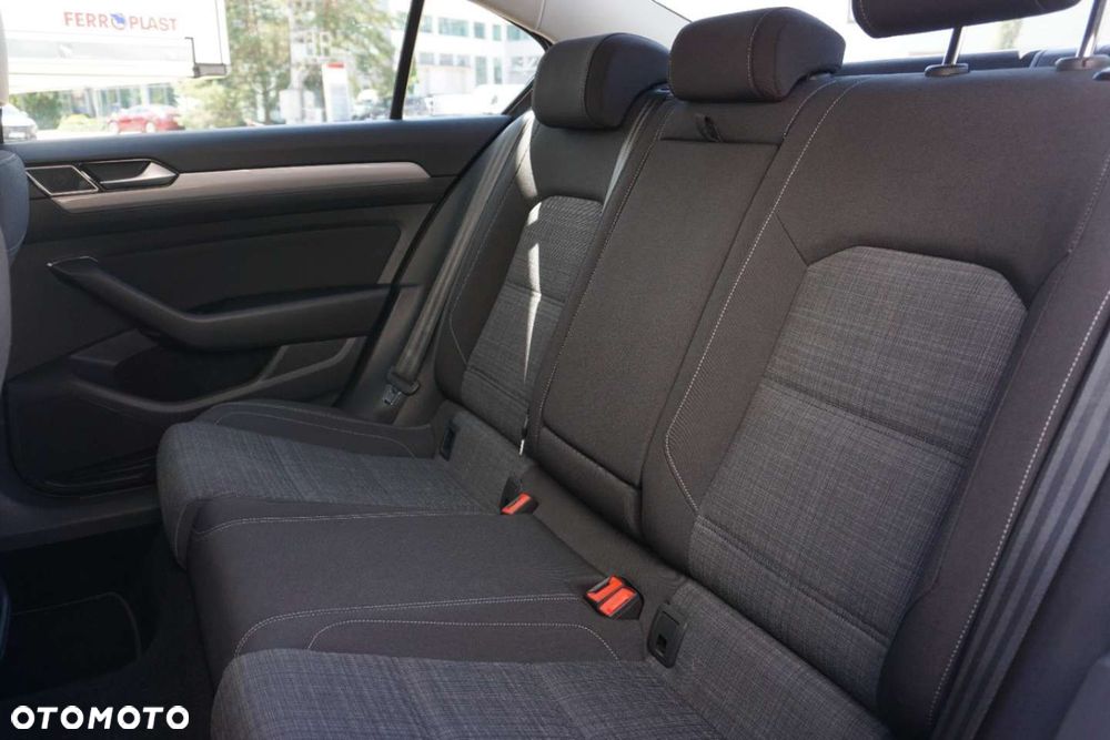 Volkswagen Passat - 17