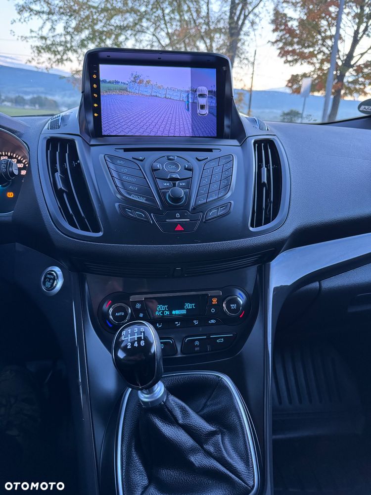 Ford Kuga - 24