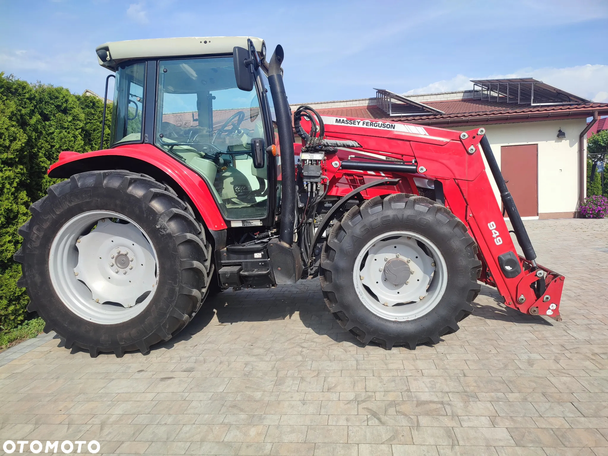 Massey Ferguson 5611 z ladowaczem - 4