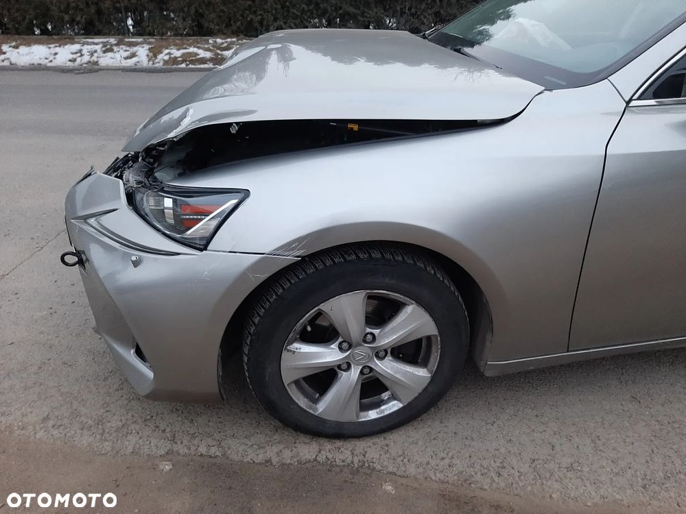 Lexus IS 300h Comfort - 9
