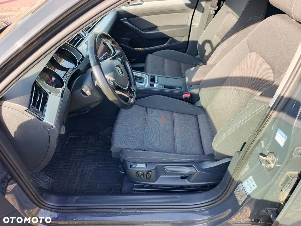 Volkswagen Passat 2.0 TDI SCR DSG Comfortline - 13