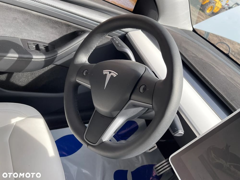 Tesla Model Y Long Range Dual Motor AWD - 14