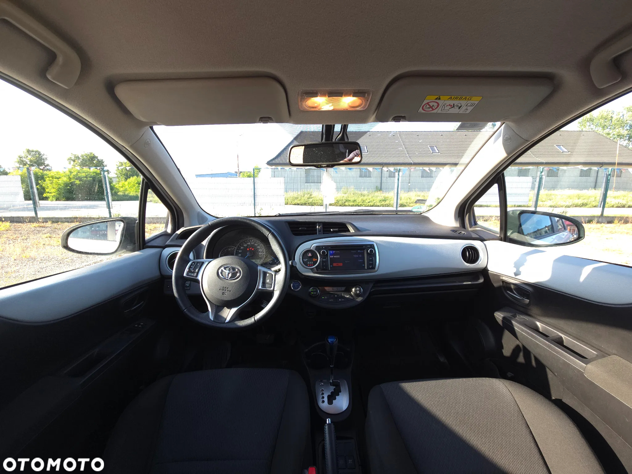 Toyota Yaris Hybrid 100 Premium - 30