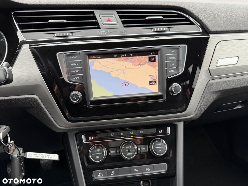 Volkswagen Touran - 25