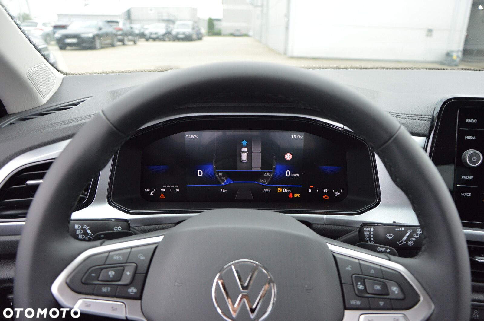Volkswagen T-Roc - 13