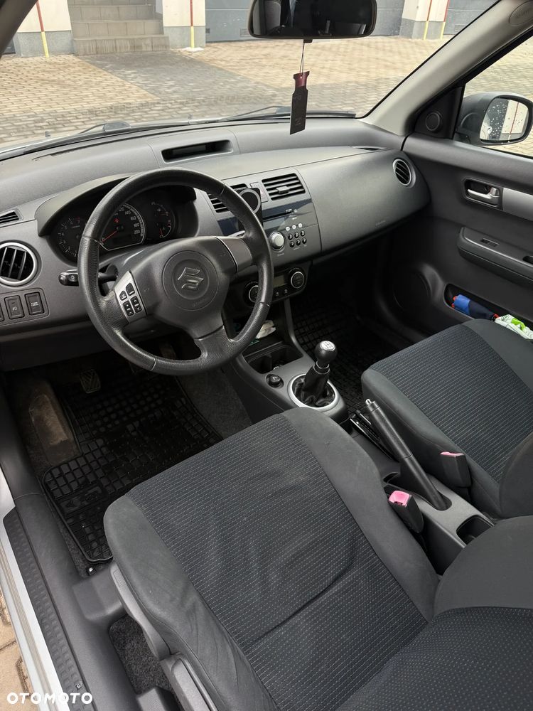 Suzuki Swift 1.3 GC - 9