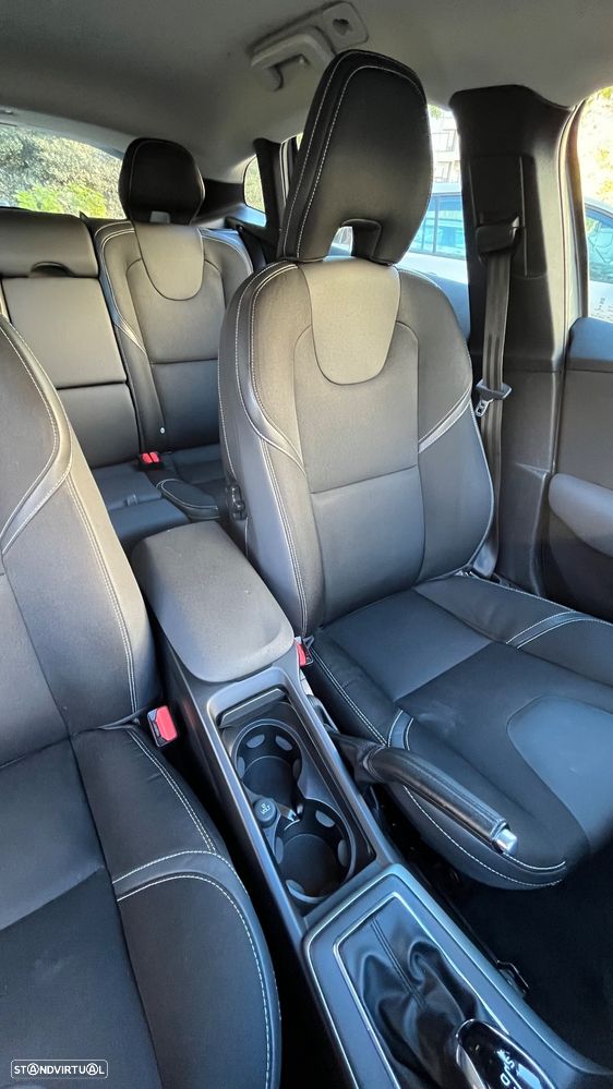 Volvo V40 2.0 D3 Momentum Geartronic - 14