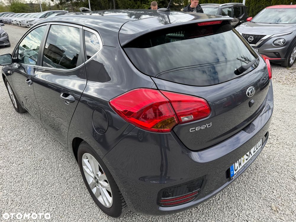 Kia Ceed 1.6 CRDi 136 ISG Dream-Team Edition - 12