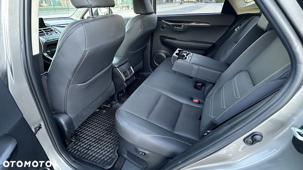 Lexus NX 300h Elite AWD - 25