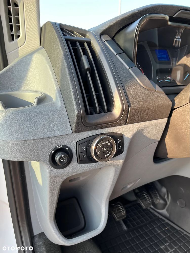Ford Transit - 12