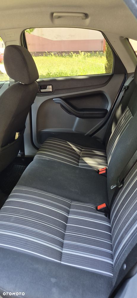 Ford Focus 1.6 16V Ambiente - 12