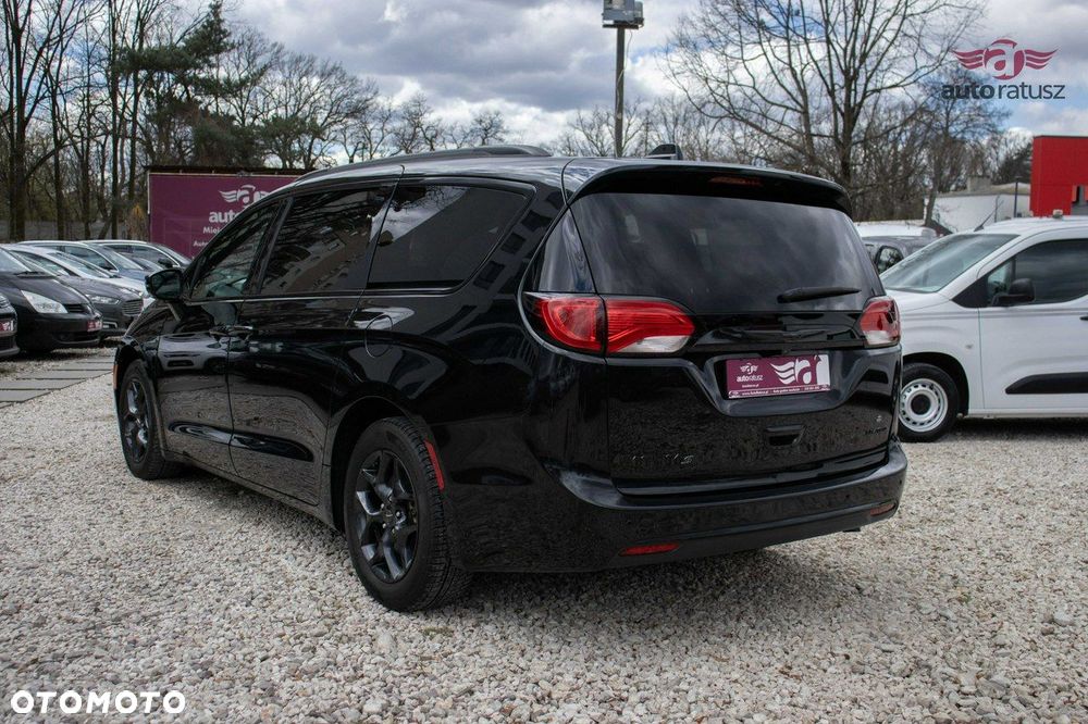 Chrysler Pacifica - 6