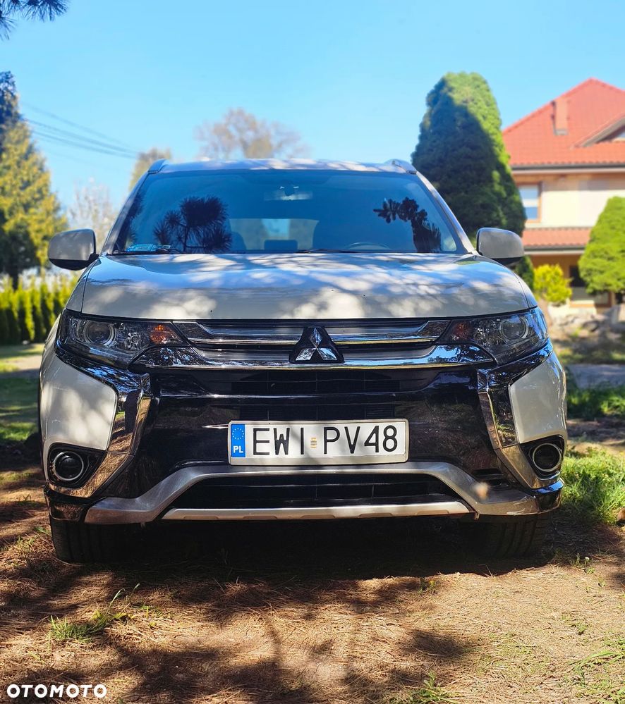 Mitsubishi Outlander - 2