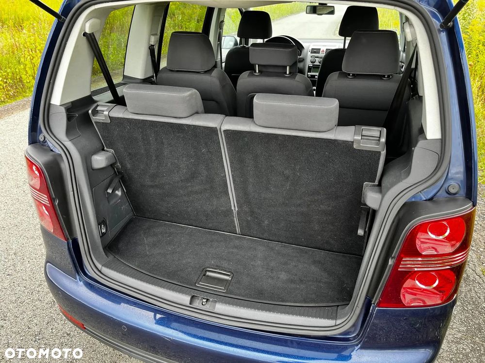 Volkswagen Touran - 18