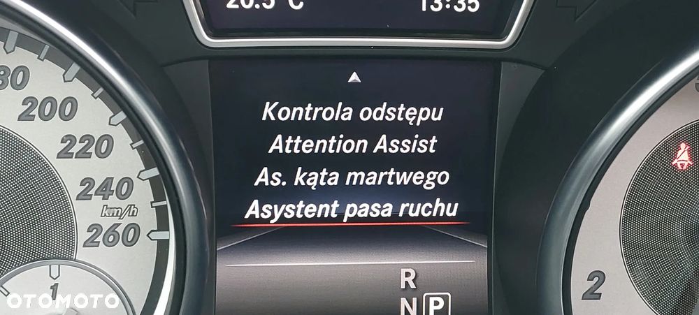 Mercedes-Benz GLA - 32