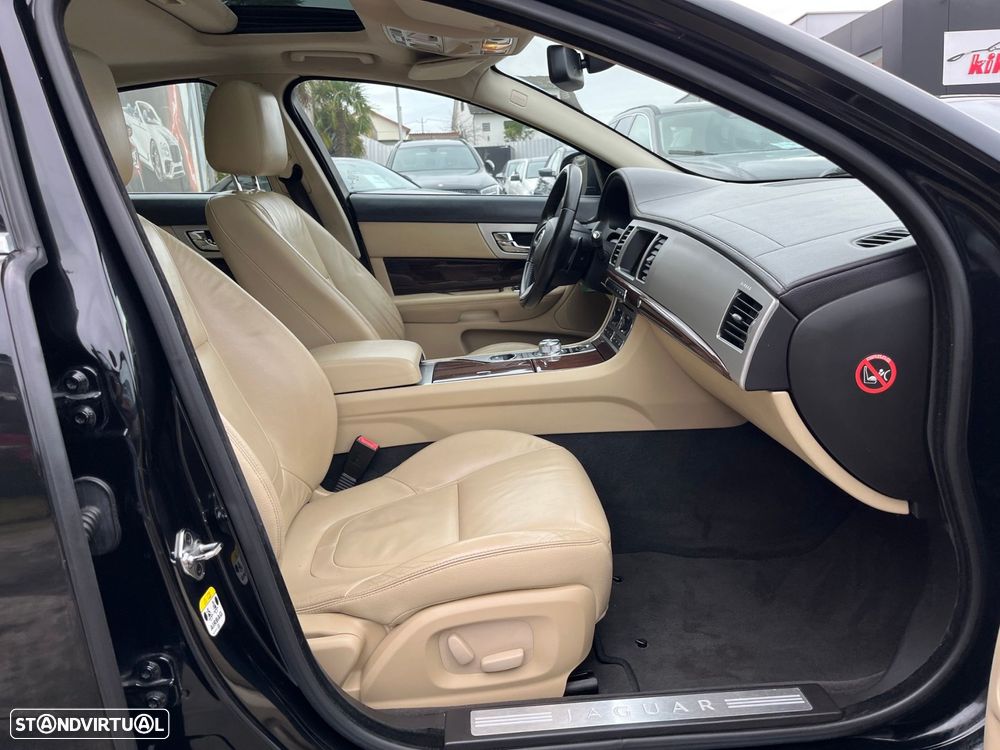 Jaguar XF 2.2 D Luxury - 60